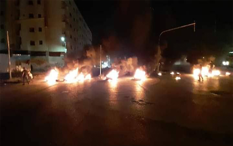 تجدد اغلاق الطريق الرئيس في عوجان