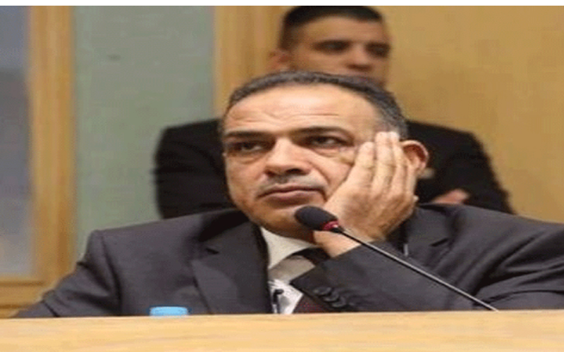 الطراونة للرزاز : من ليس على