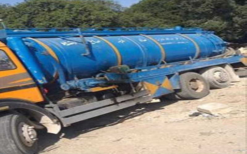 ضبط صهريج يقوم بتفريغ مادة الزيبار