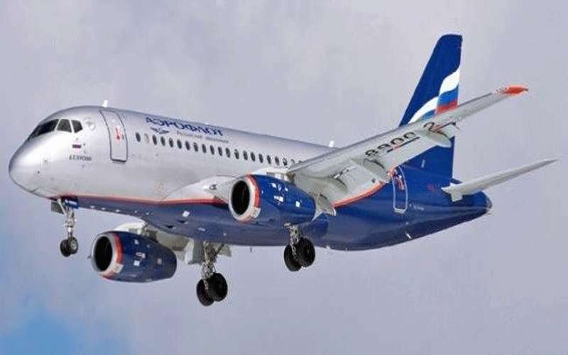 بحث تسيير رحلات جوية بين عمان