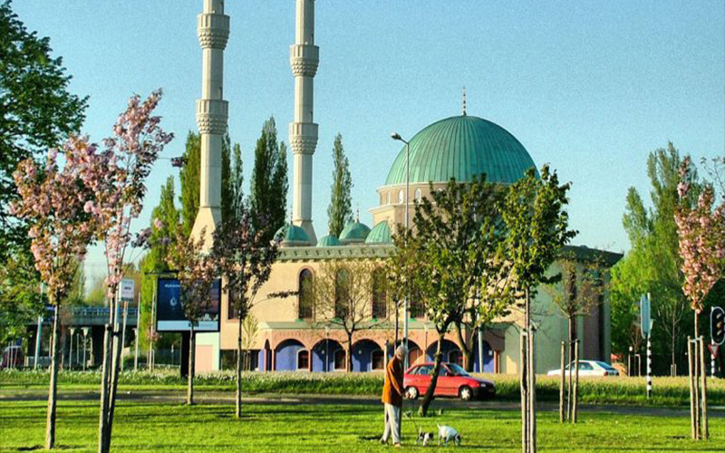 3 مساجد تتعرض لتهديدات في هولندا