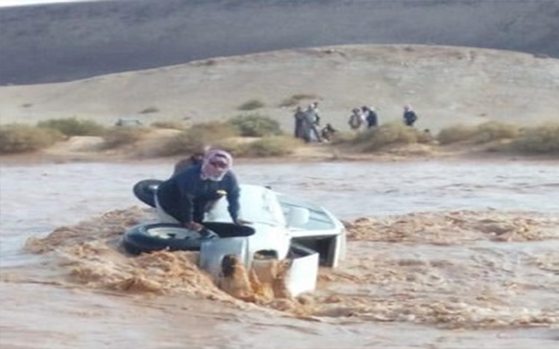 الطفيلة: انقاذ 4 اشخاص حاصرتهم مياه