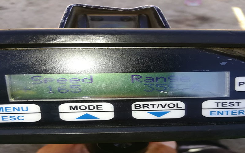 ضبط مركبة مسرعة على طريق اربد