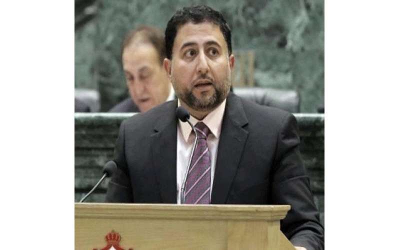 النائب الرقب يسأل الرزاز: هل هناك