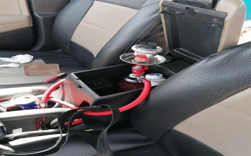 الدوريات الخارجية تضبط سائق يدخن الارجيلة