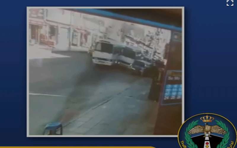 ضبط حافلتين عرضتا حياة مواطنين للخطر