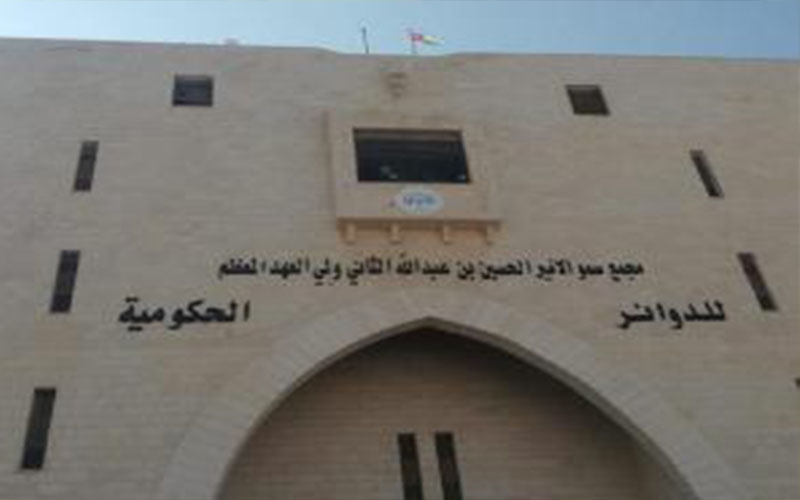 تسرب خط تدفئة بمجمع الدوائر الحكومية