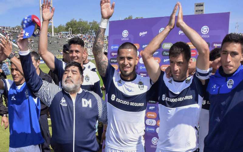 مارادونا يعود للتدريب بعد 48 ساعة