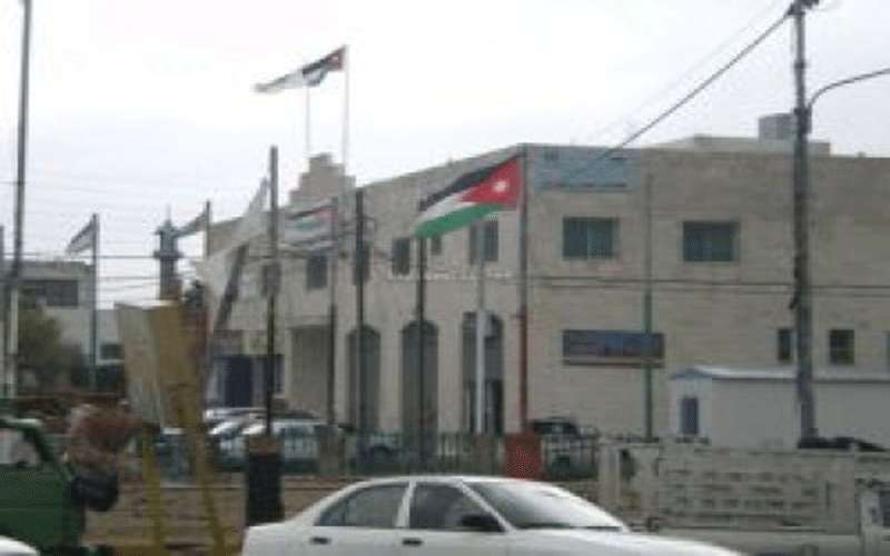 ذيبان.. .مواطنون يشتكون عدم التزام سائقي