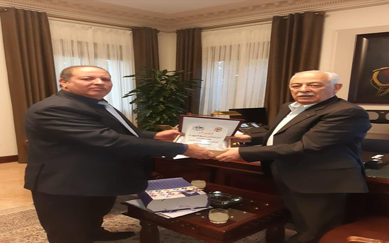 رئيس الديوان الملكي يلتقي مدير عام