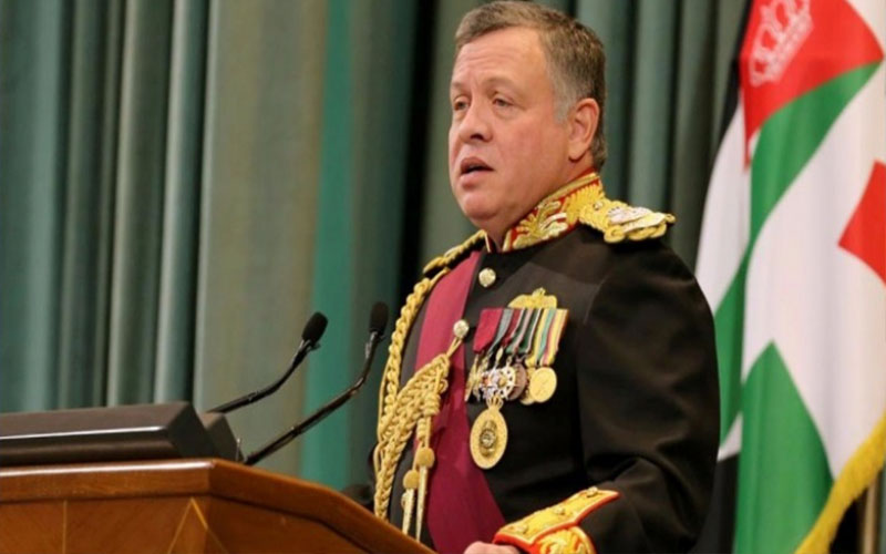 الملك يستمع لرد مجلس الأمة على