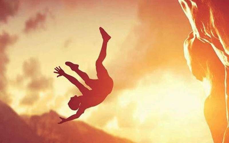 وفاة طفل جراء سقوطه عن مقطع