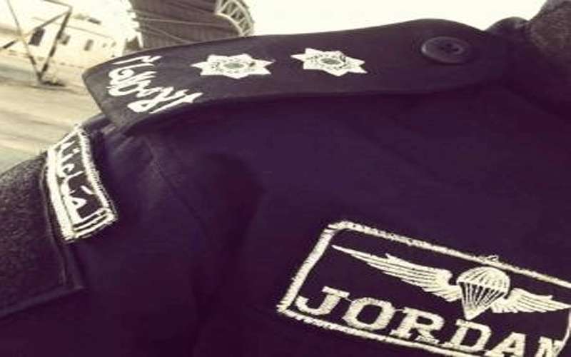 إحالة ضباط كبار إلى التقاعد -