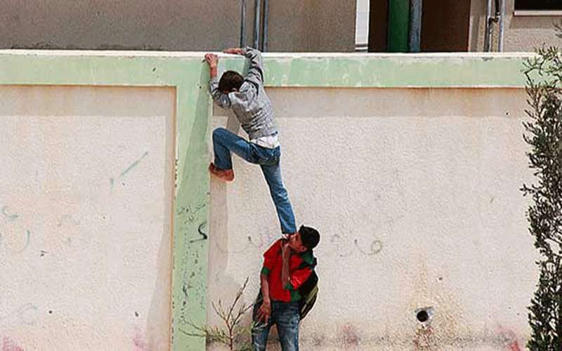 تطبيق لتبليغ الأهالي بغياب أبنائهم عن