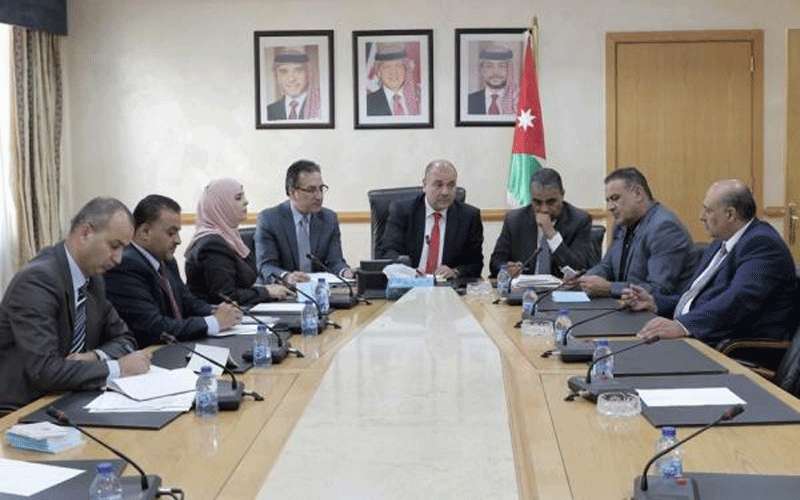 قانونية النواب تنظر بقضايا إحالة وزيرين