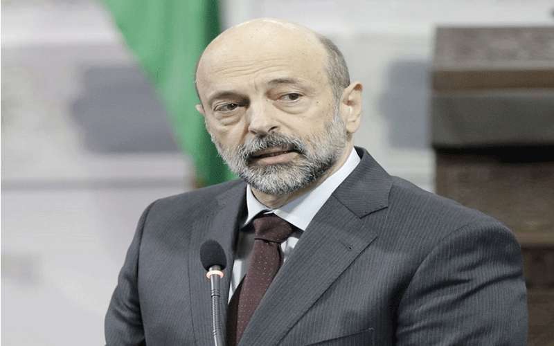 الرزاز يحبط توجيه النواب سؤالا إلى