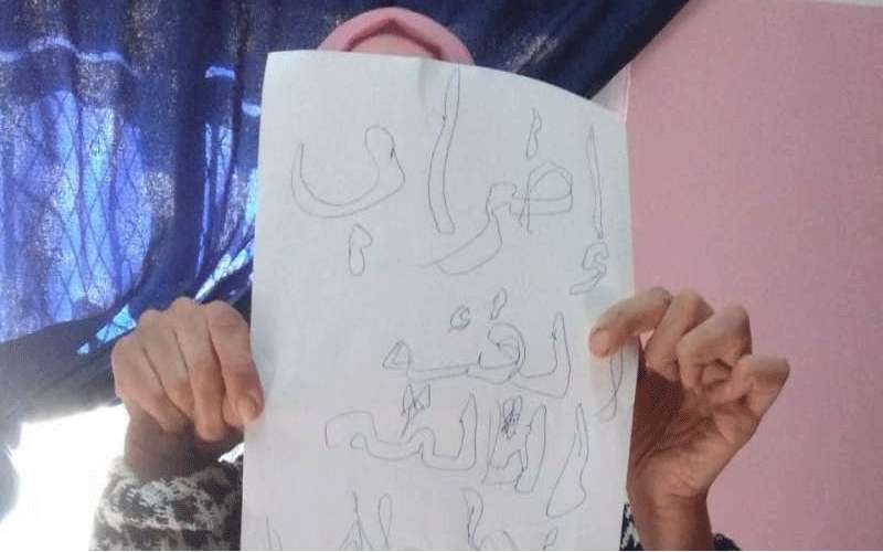 موظفو الفئة الثالثة في التربية يدرسون