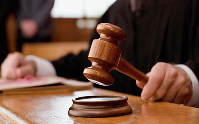 تبرئة صيدلاني من تهمة بيع وترويج