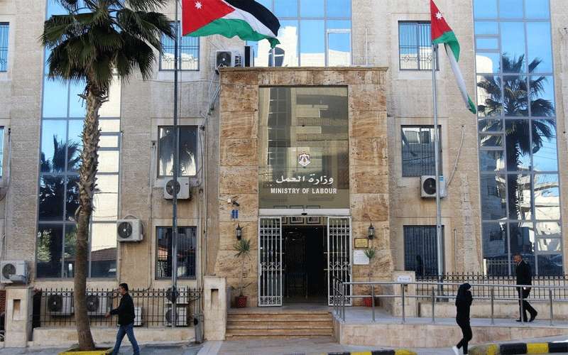 وزير العمل: 7 آلاف شخص تركوا