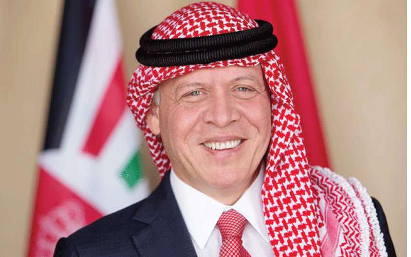 الملك يغادر أرض الوطن متوجها إلى