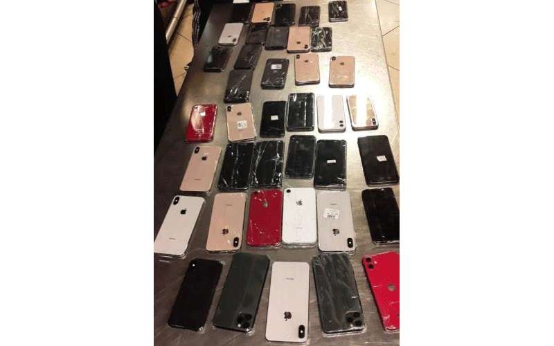 جمرك مطار الركاب يحبط تهريب سجائر