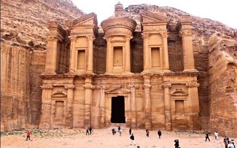 حقيقة أصوات الانفجارات في البترا
