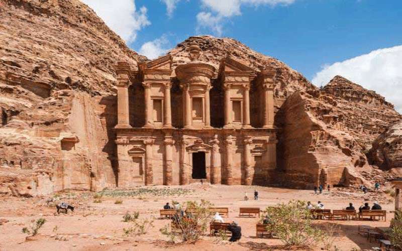 اطلاق اسم البترا ووادي رم على