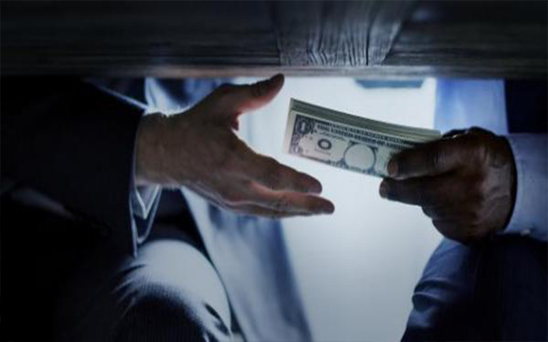 مدعي عام عمان يوقف محامين وموظفين