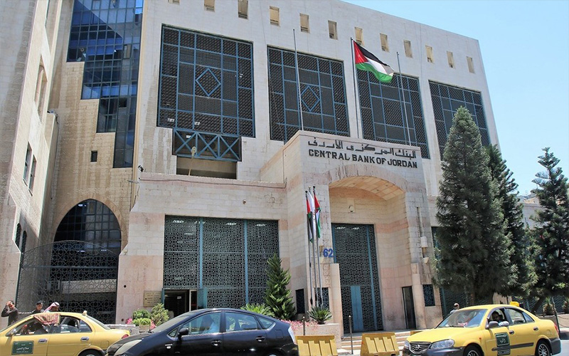 فريز: البنوك يمكنها الإقراض بواقع 3