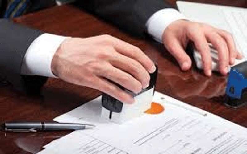 مقاول يزور وثائق رسمية عن سلطة