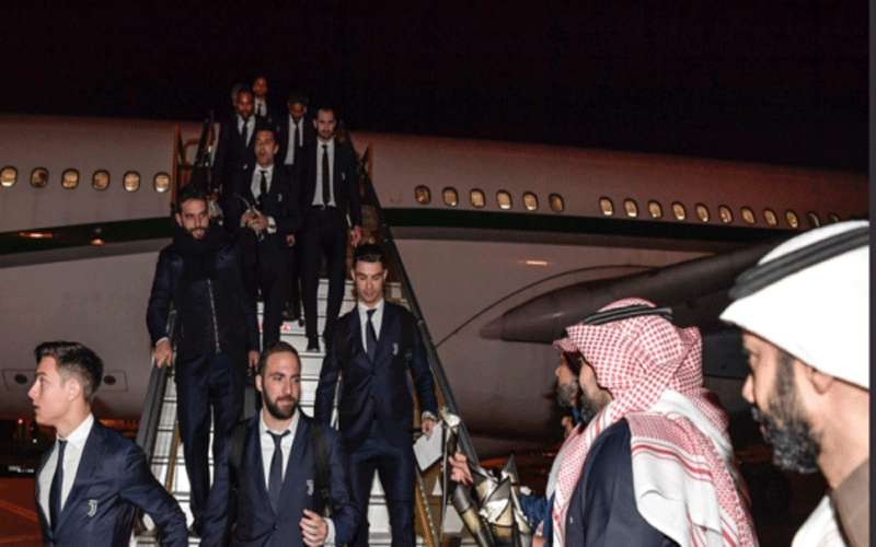 وصول رونالدو وزملائه إلى السعودية (صور)