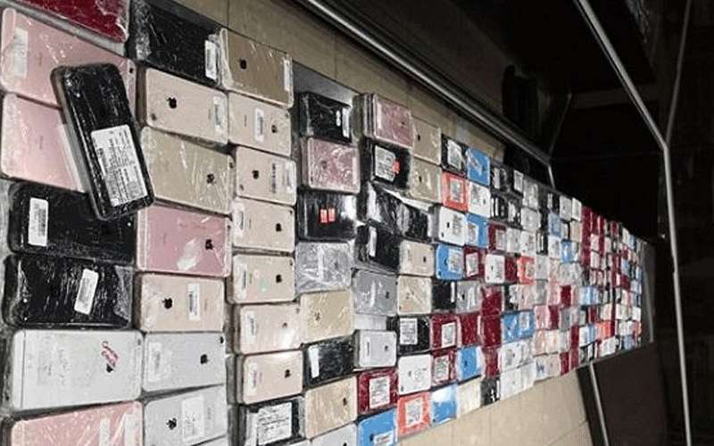 إحباط تهريب هواتف خلوية بالمطار