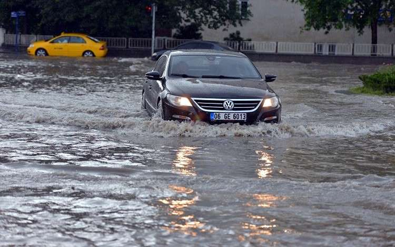 الأردن .. أمطار طوفانية في الميلاد