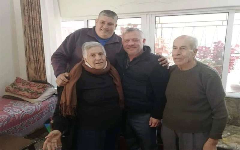 جلالة الملك يفاجئ سيدة مسيحية ويزورها
