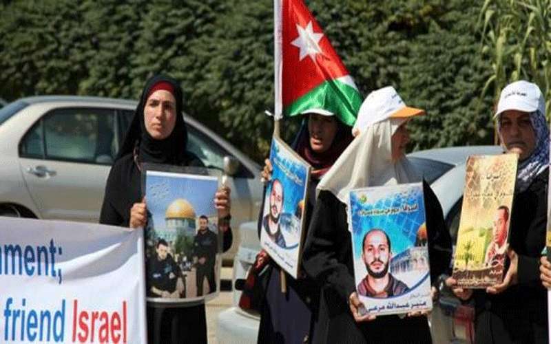 أمهات الأسرى الأردنيين يطالبن الملك بالتبادل