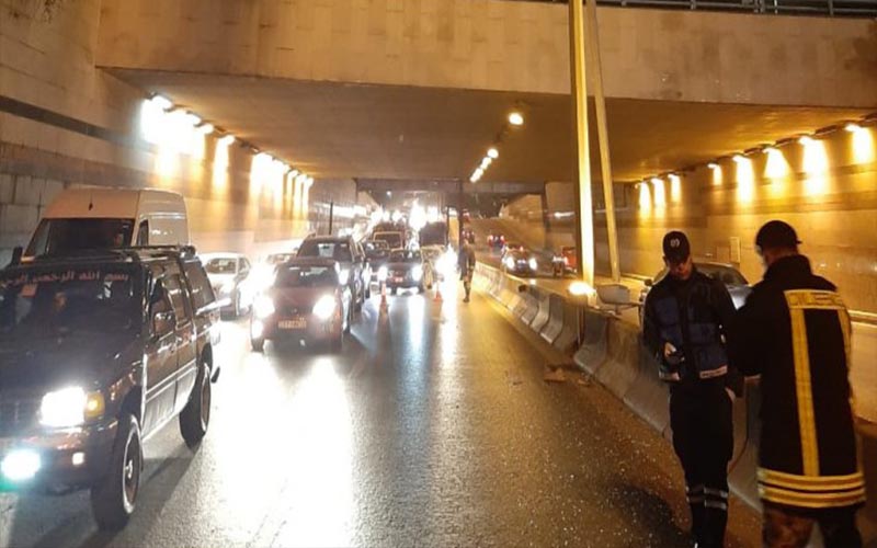 سقوط عامود إنارة في نفق الشعب