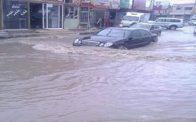 ارتفاع منسوب المياه واغلاق طرق في