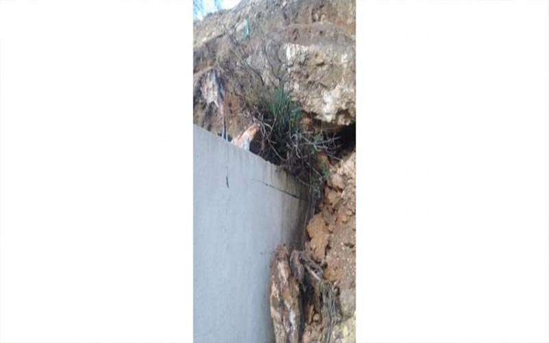 عجلون: إنزلاق صخرة على منزل في