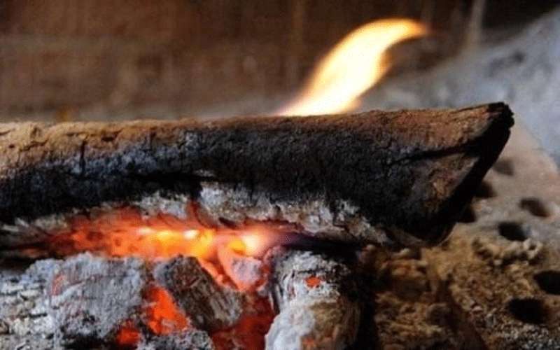 إصابة 6 أشخاص اختناقا بمدفئة حطب