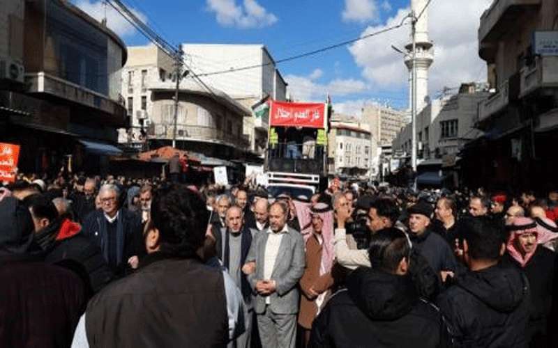 مسيرة في وسط البلد رفضا للغاز