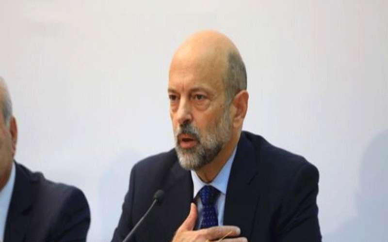 الرزاز يتعهد بمراجعة ملفات الطاقة