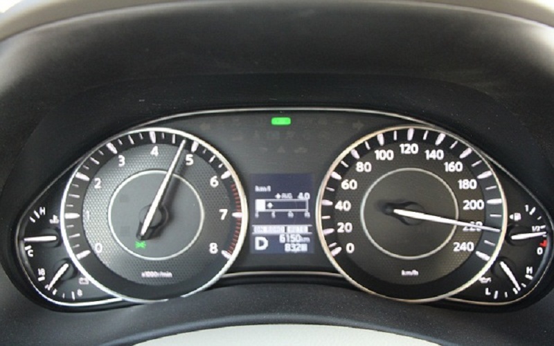 الدوريات الخارجية ترصد مركبة تسير بسرعة