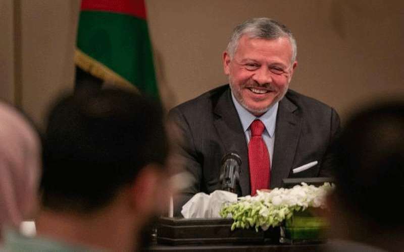 الملك يلتقي في مجلس بسمان ابناء