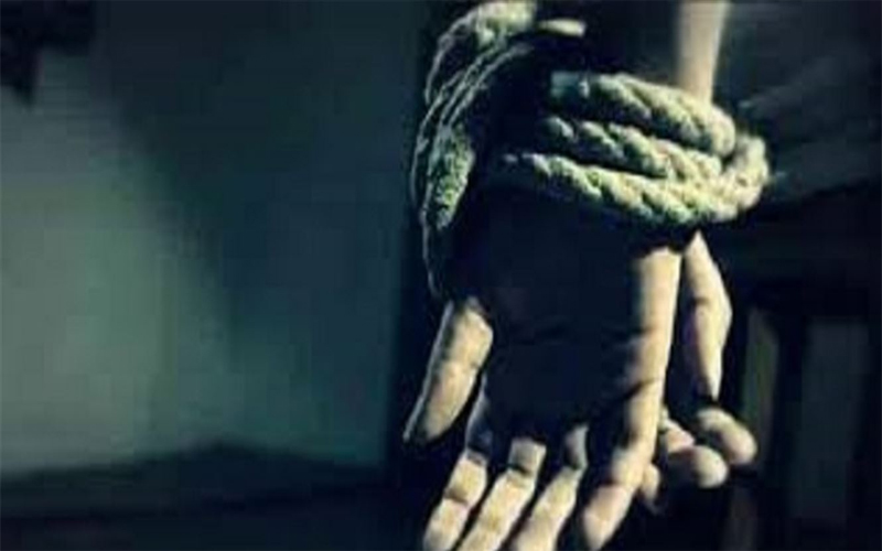 تجرد من كل مشاعر الأبوة و