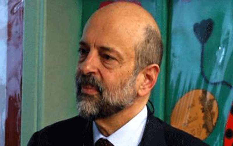 الرزاز: الحكومة ملتزمة بإعادة النظر بالعبء