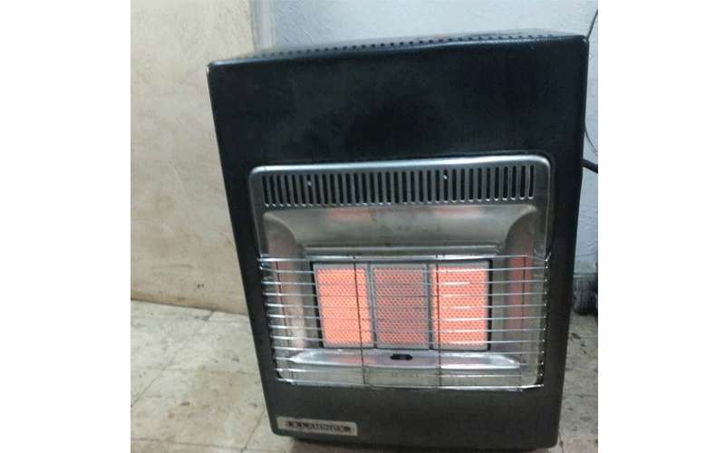 وفاة شخصين وإصابة طفليهما بحادث اختناق