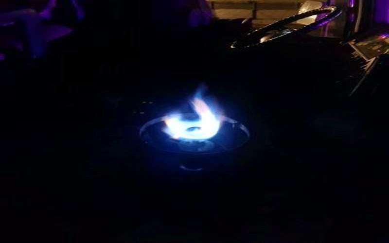 ضبط سائق يشعل غاز للتدفئة داخل