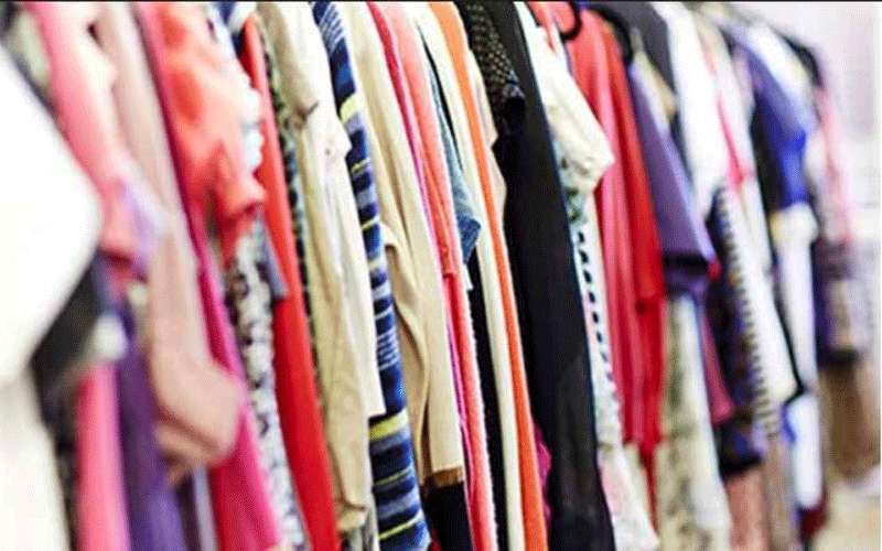 مطالبة بتخفيض ضريبة المبيعات عن الملابس