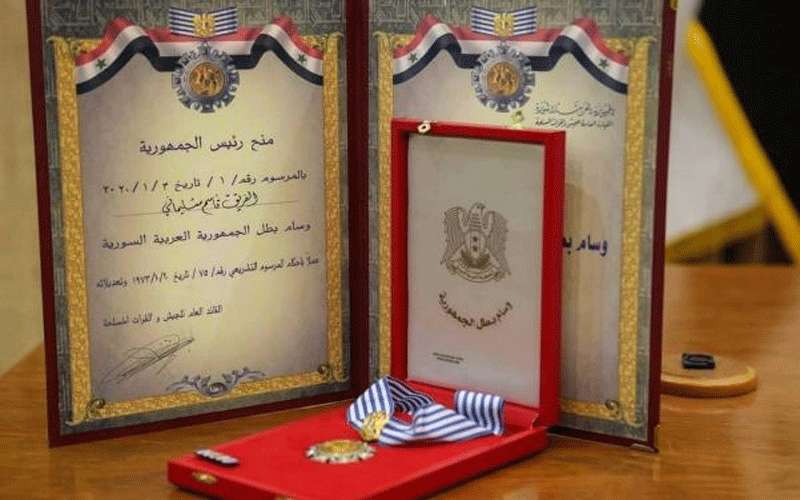 الأسد يمنح سليماني أرفع وسام بسوريا