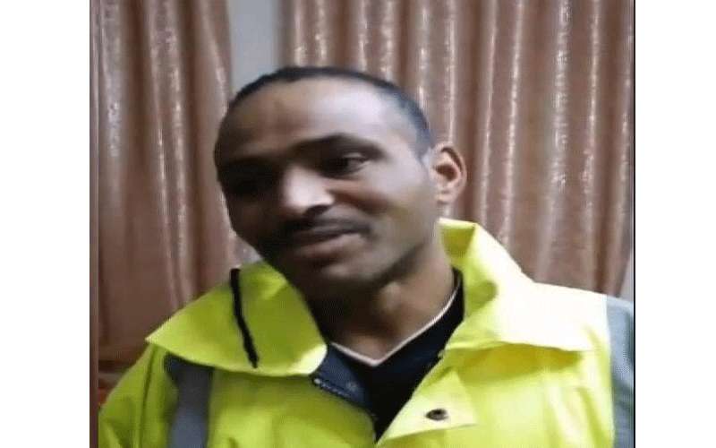 نخوة عامل وطن مع سيدة و